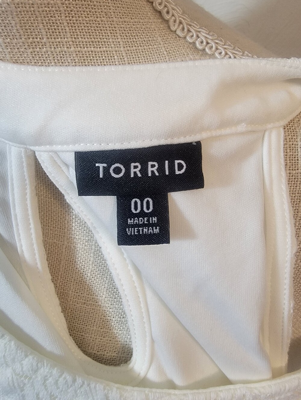 Torrid White Lace Goddess High Neck Tank Top Size 00/10 - Picture 6 of 6